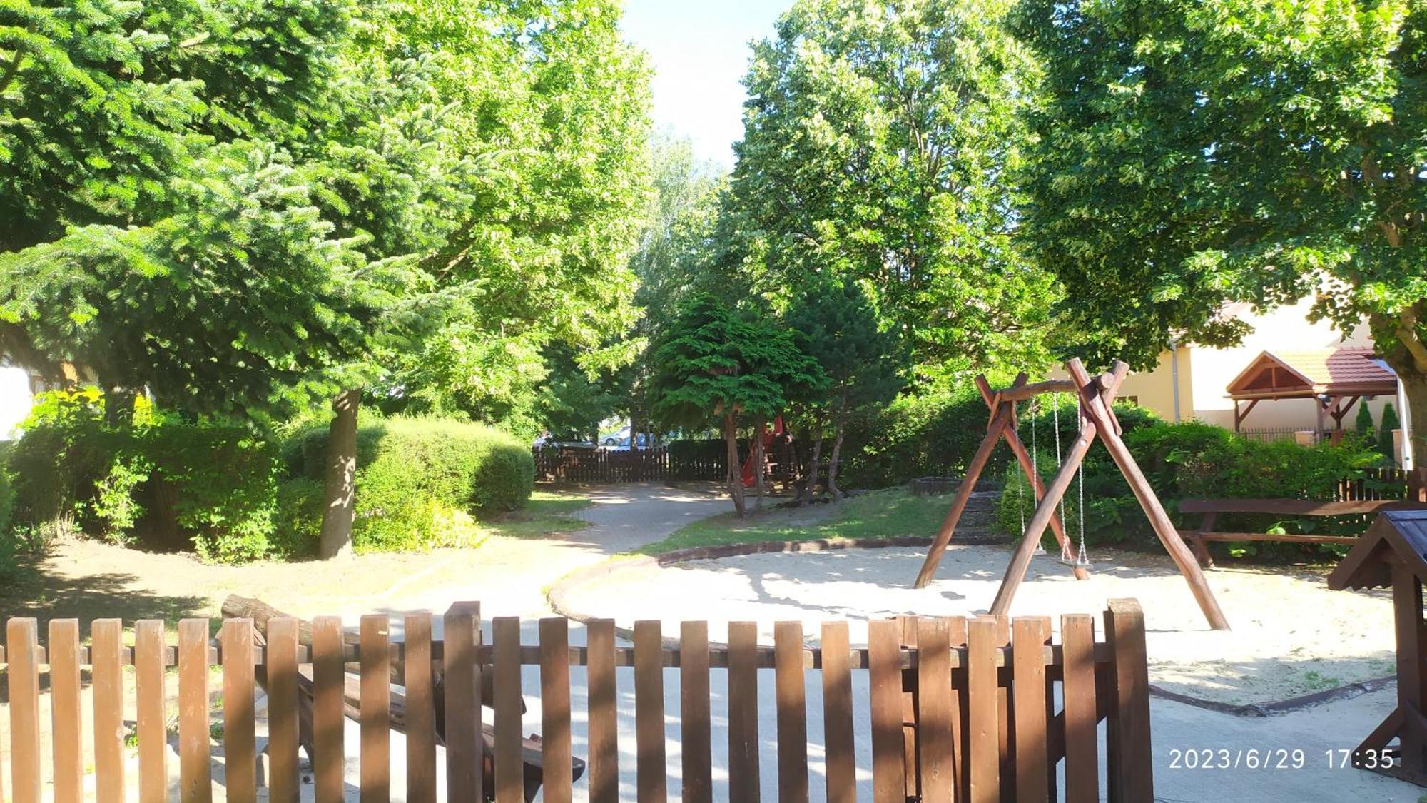 Tuerkiz Apartman - 5 Szobas 13 Fos Apartmanhaz 4Km A Balaton- Балатонсабади Экстерьер фото